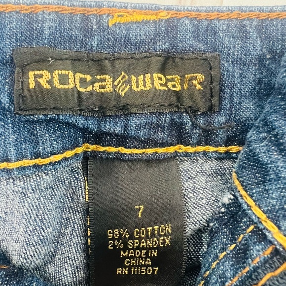 Y2K Roca Wear Juniors Size 9 Colorful Embroidery Denim Blue Jean Capris - Picture 13 of 13